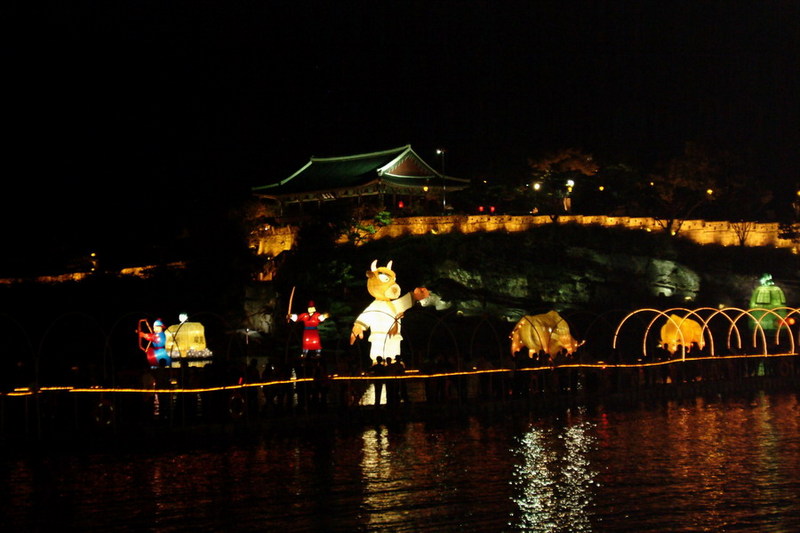 [Animal Lantern] Cow on floating bridge; DISPLAY FULL IMAGE.