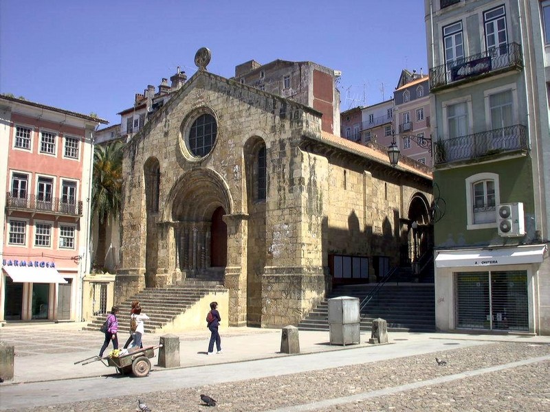 [DOT CD04] Portugal - Coimbra - Pigeons; DISPLAY FULL IMAGE.